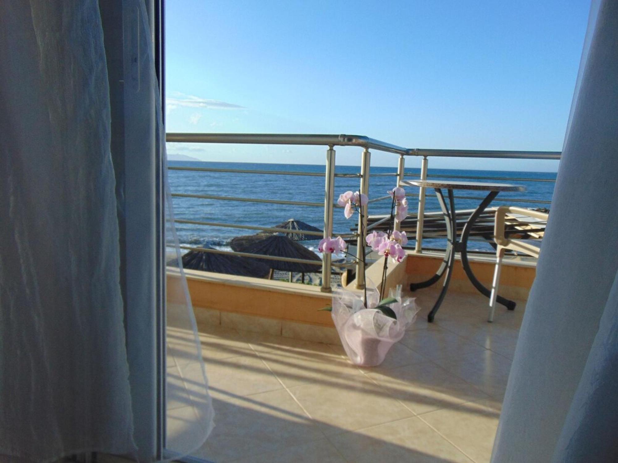 Comfy Beachfront Litinas Casa With Seaview Chania  ภายนอก รูปภาพ